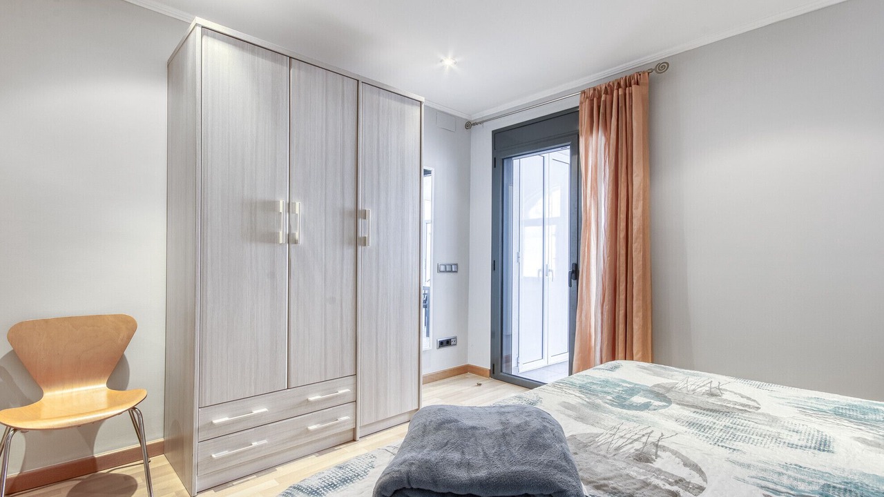 Photo of Bedroom in Roses Town Center