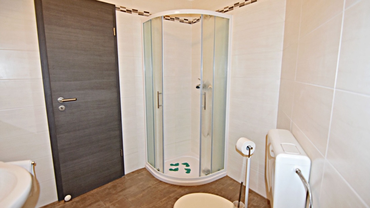 Photo of Bathroom in Tar