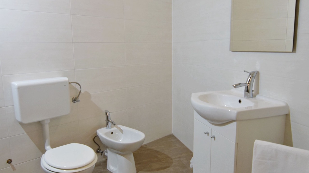 Photo of Bathroom in Tar