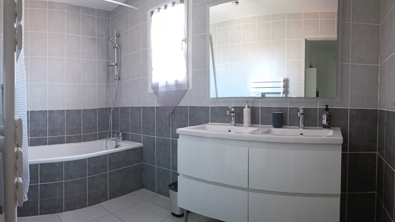 Photo of Bathroom in Paulhan