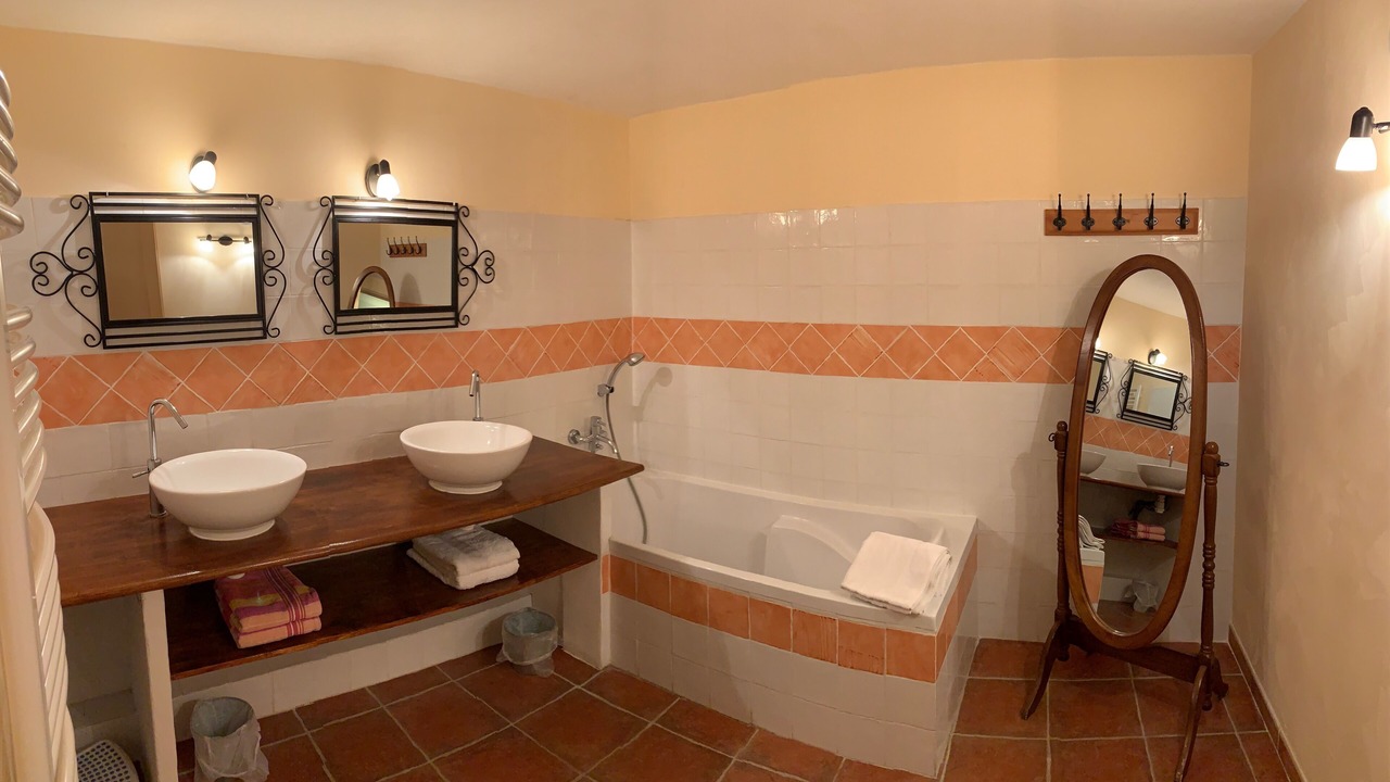 Photo of Bathroom in Barjac