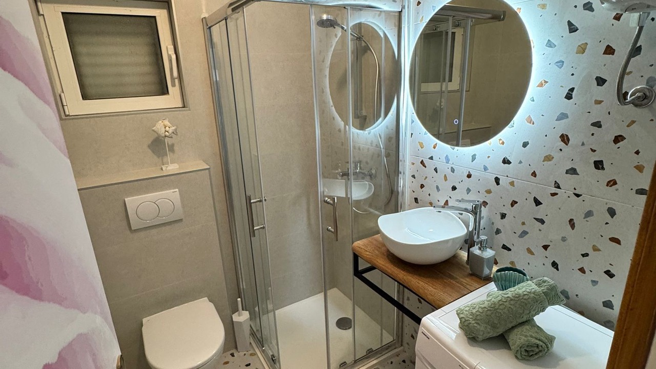 Photo of Bathroom in Seline