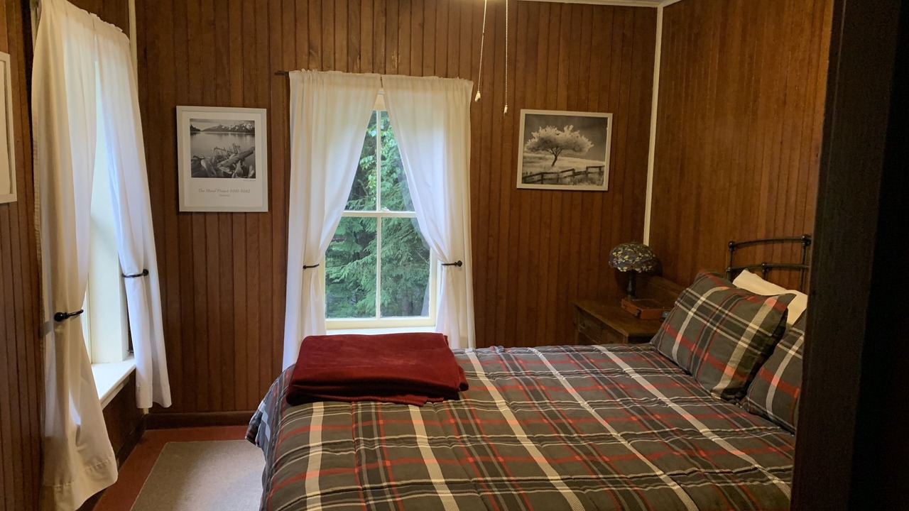 Photo of Bedroom in Inlet