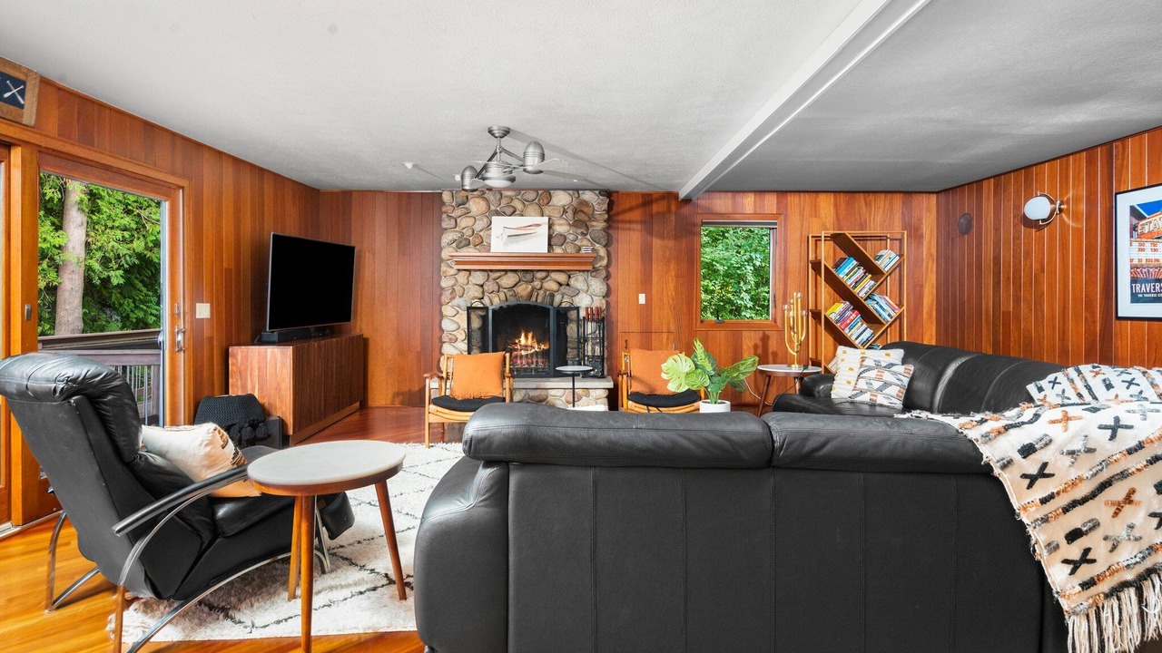 Photo of Livingroom in Suttons Bay
