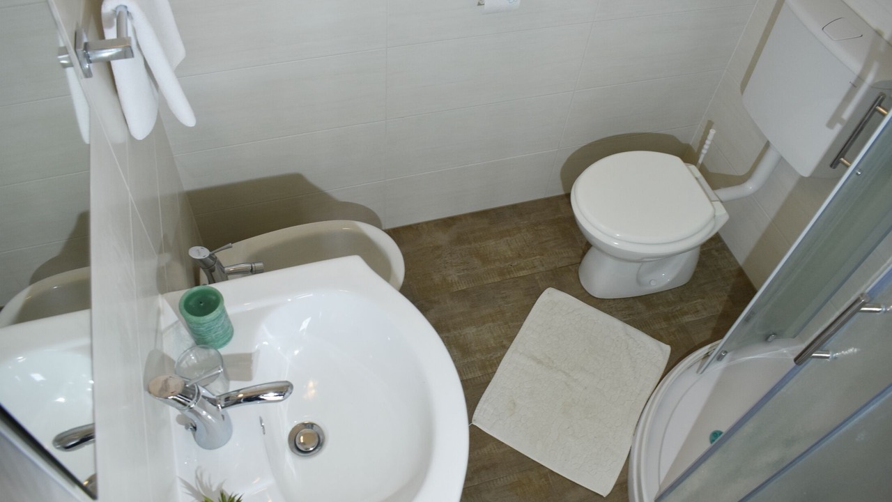 Photo of Bathroom in Tar