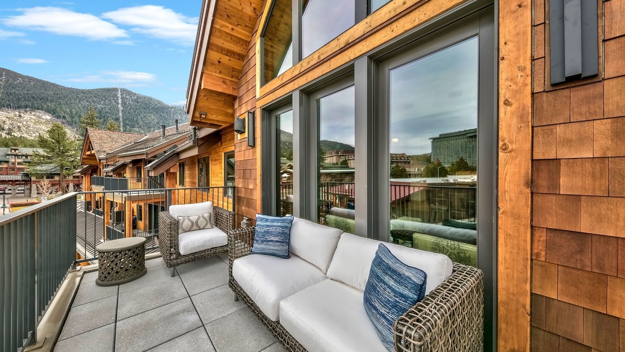 Photo of Patio Balcony in Lakeside Park