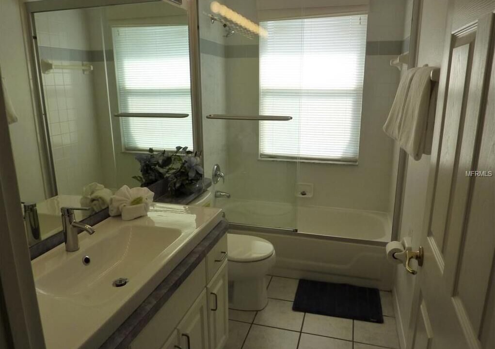 Photo of Bathroom in Sunset Lakes