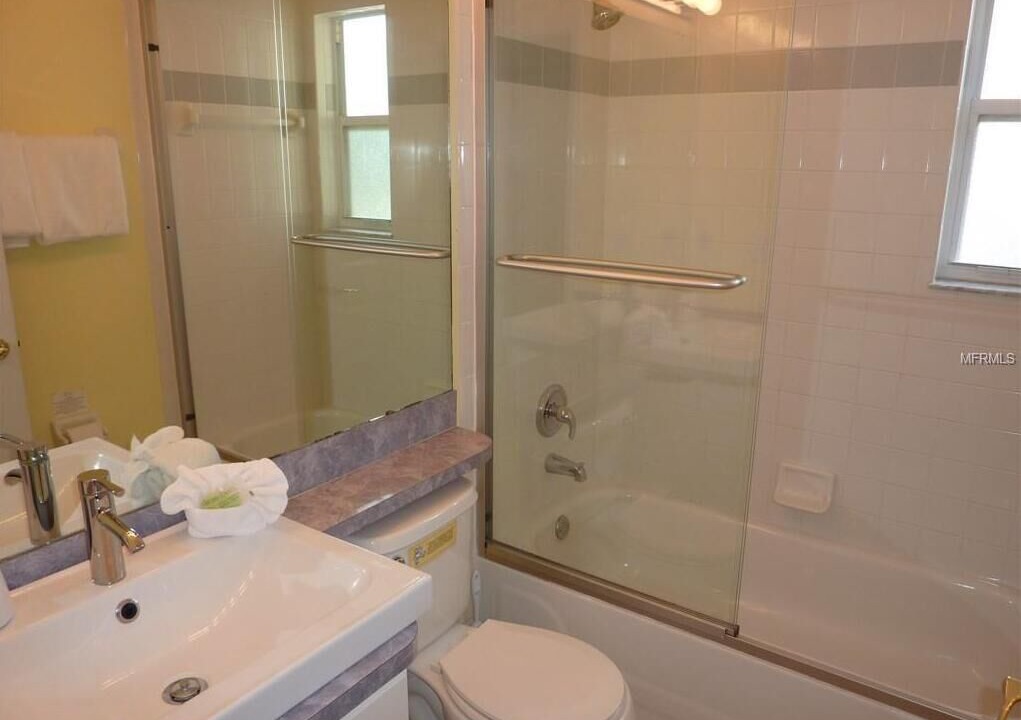 Photo of Bathroom in Sunset Lakes