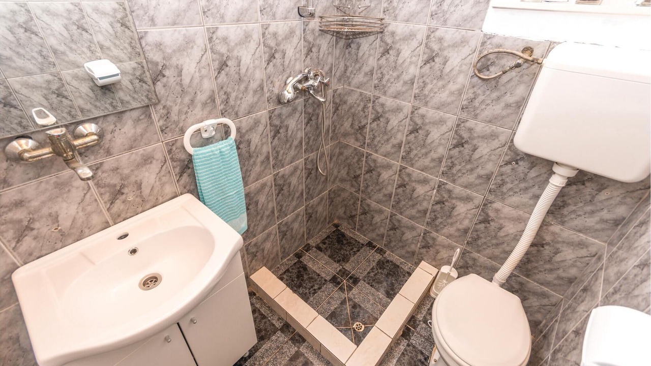 Photo of Bathroom in Tkon