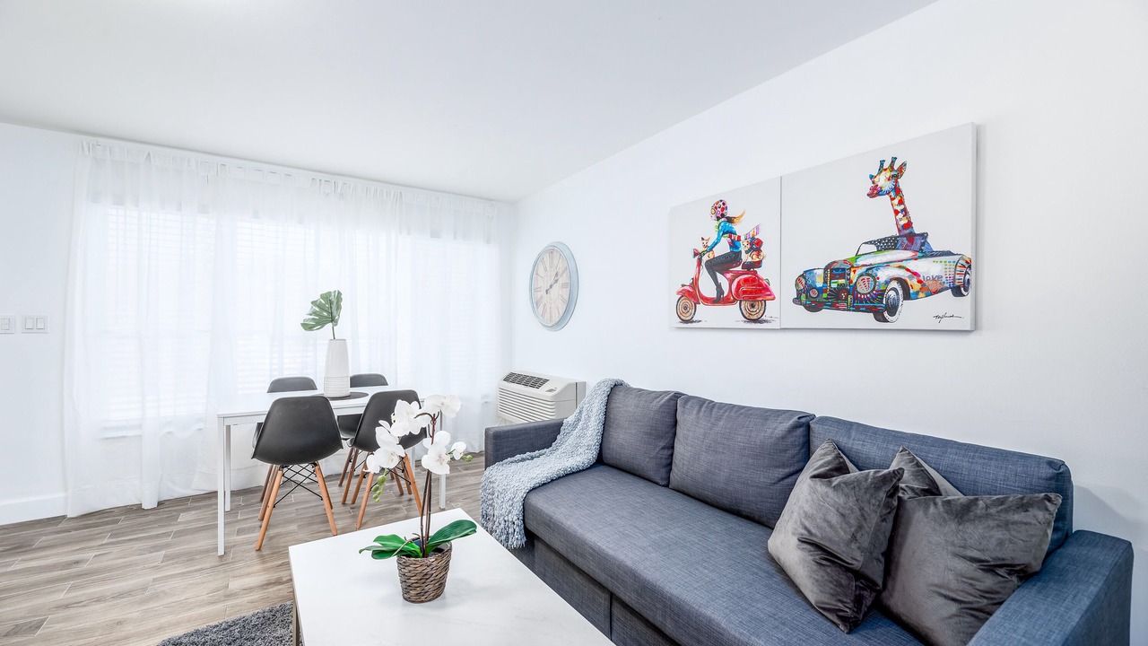 Photo of Livingroom in Central Corals
