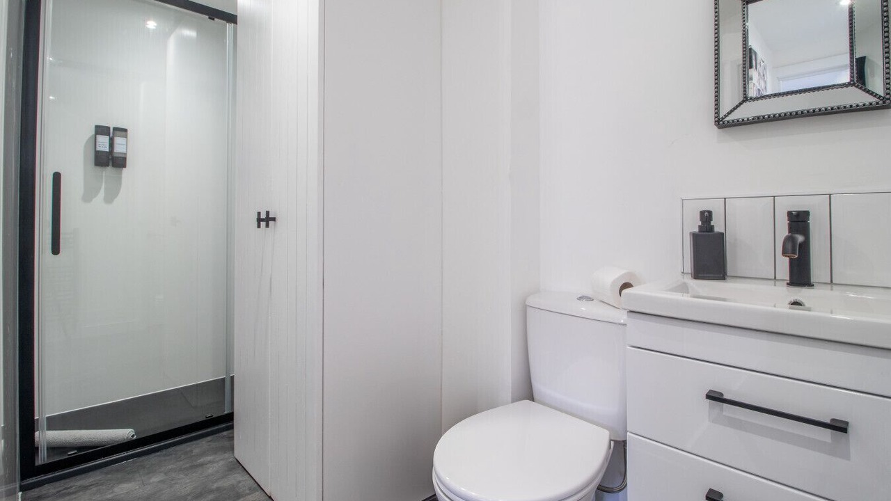 Photo of Bathroom in Paisley