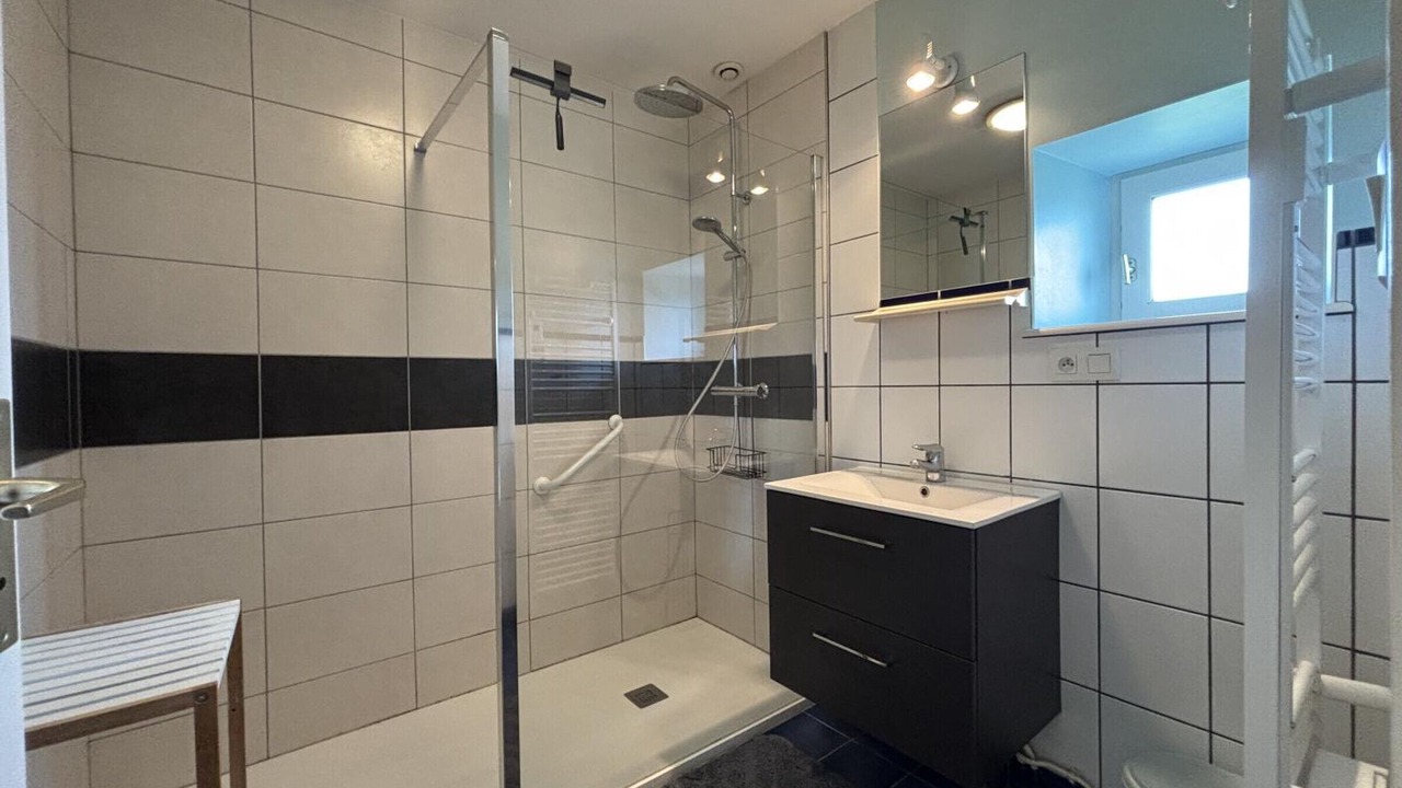 Photo of Bathroom in Bourbon-l'Archambault