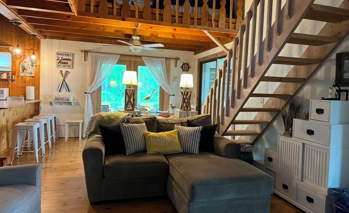 Photo of Livingroom in Brier Hill