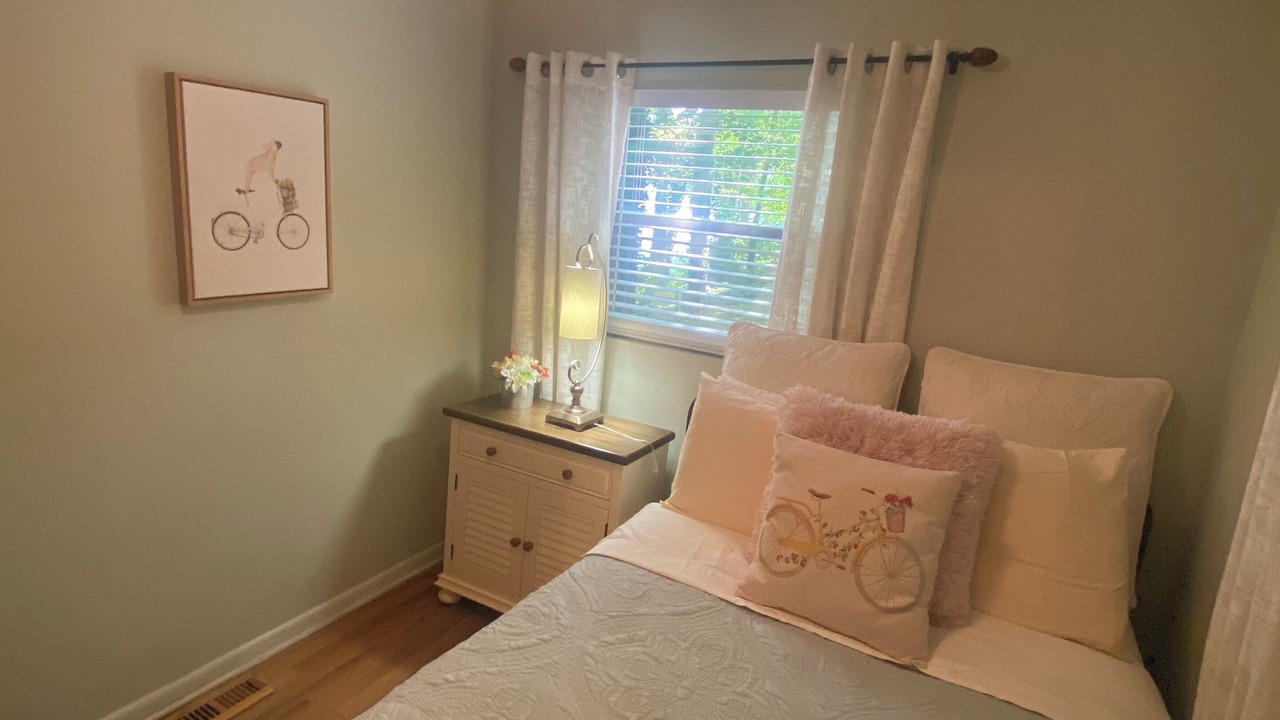 Photo of Bedroom in Cedar Cliff