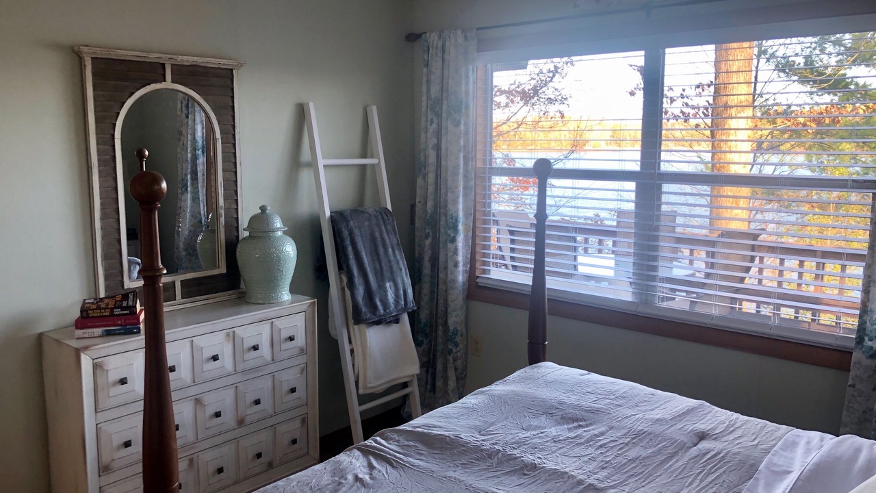 Photo of Bedroom in Cedar Cliff