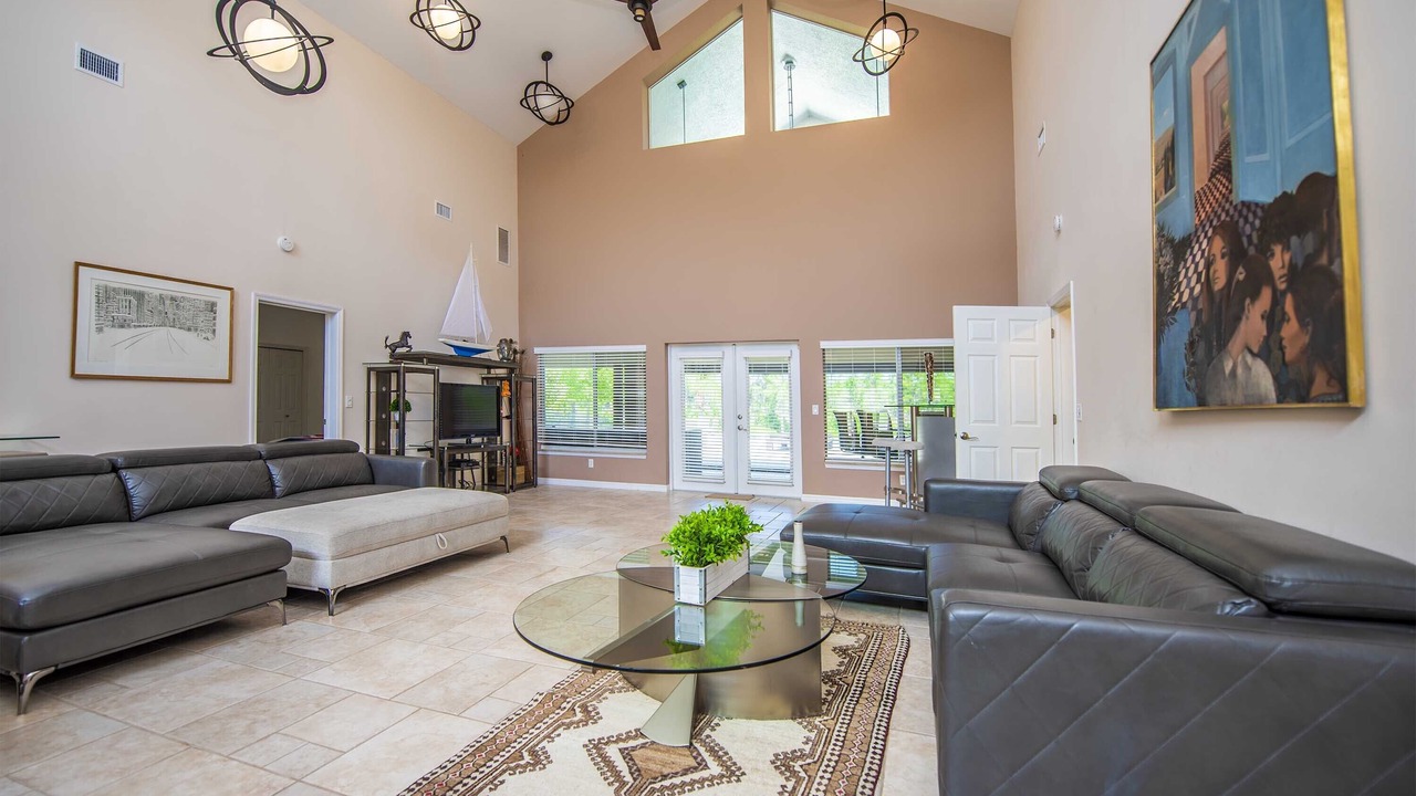 Photo of Livingroom in Groveland