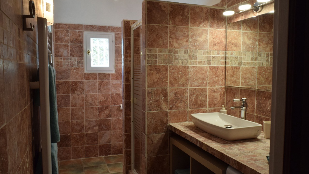 Photo of Bathroom in Caumont-sur-Durance