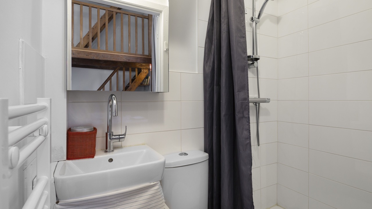 Photo of Bathroom in Centre