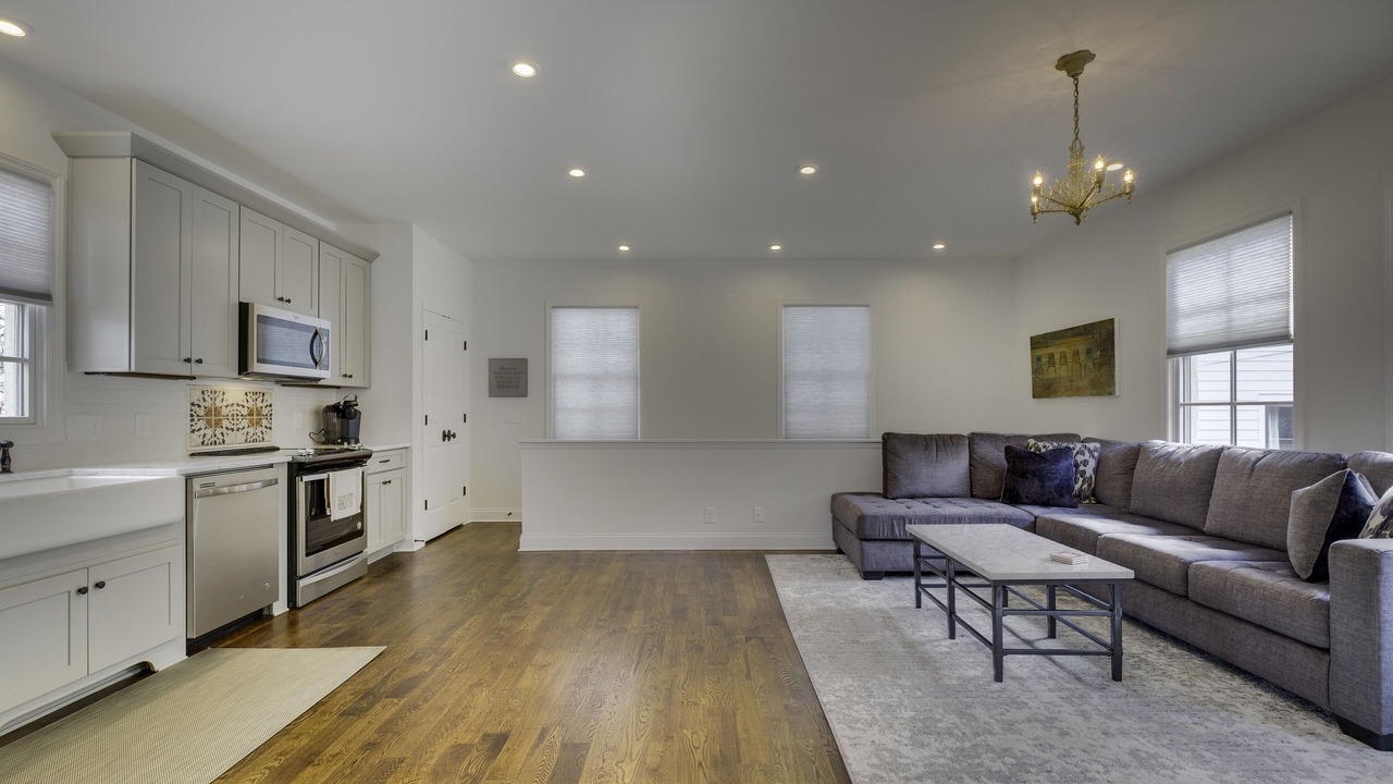 Photo of Livingroom in 12 South