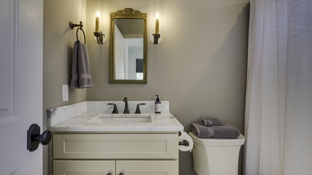 Photo of Bathroom in 12 South