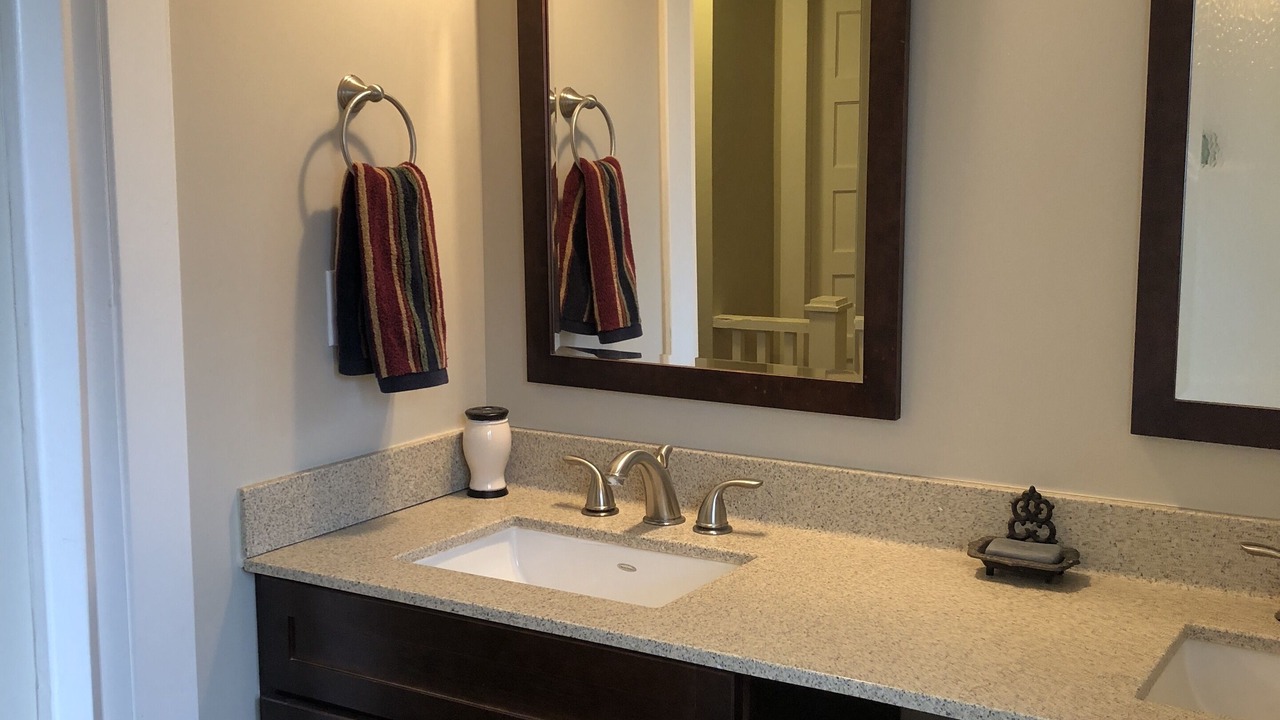 Photo of Bathroom in Strathmoor Manor