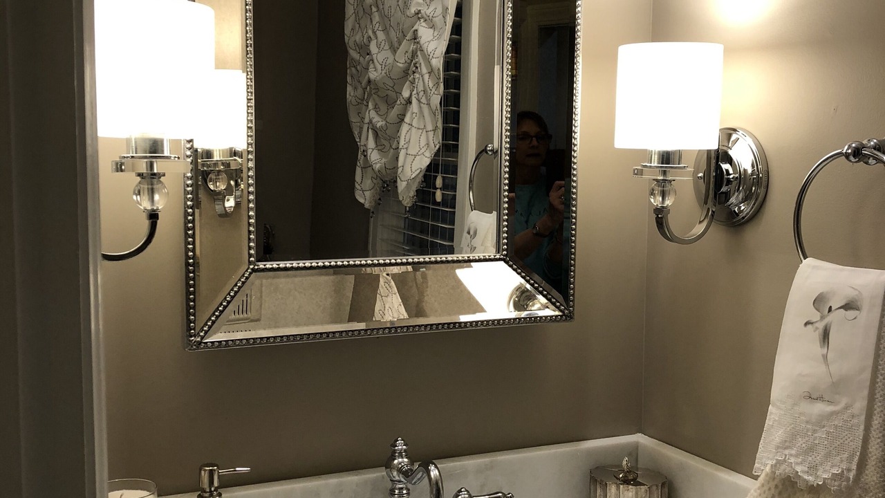 Photo of Bathroom in Strathmoor Manor