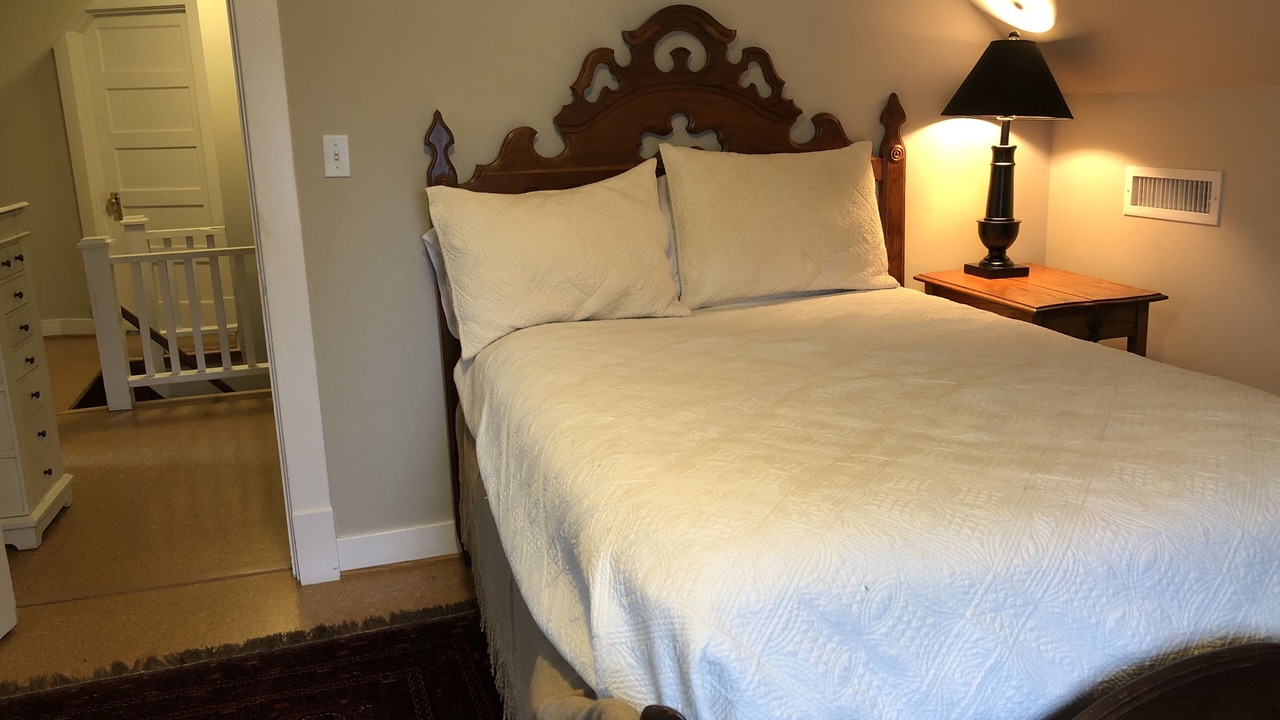 Photo of Bedroom in Strathmoor Manor
