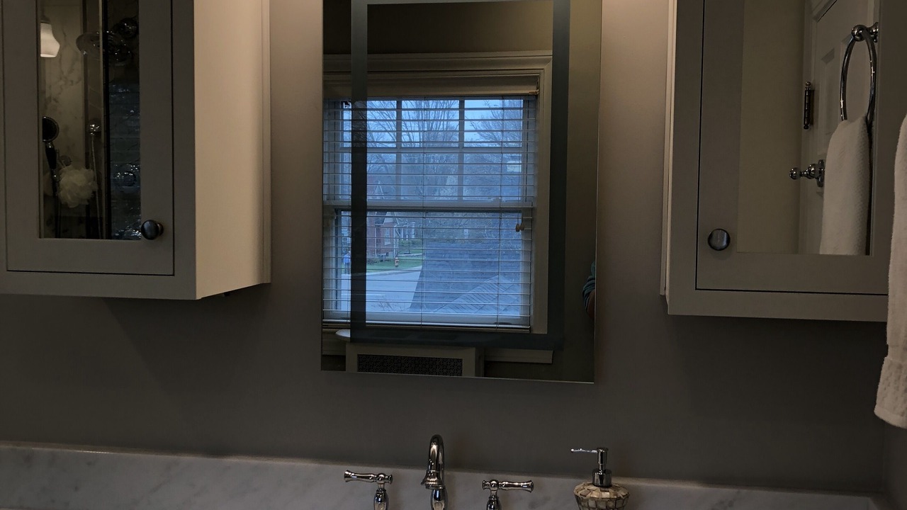 Photo of Bathroom in Strathmoor Manor