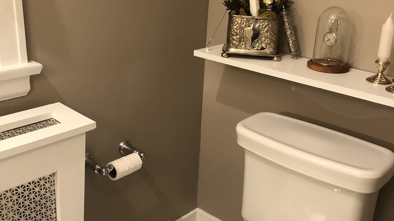 Photo of Bathroom in Strathmoor Manor