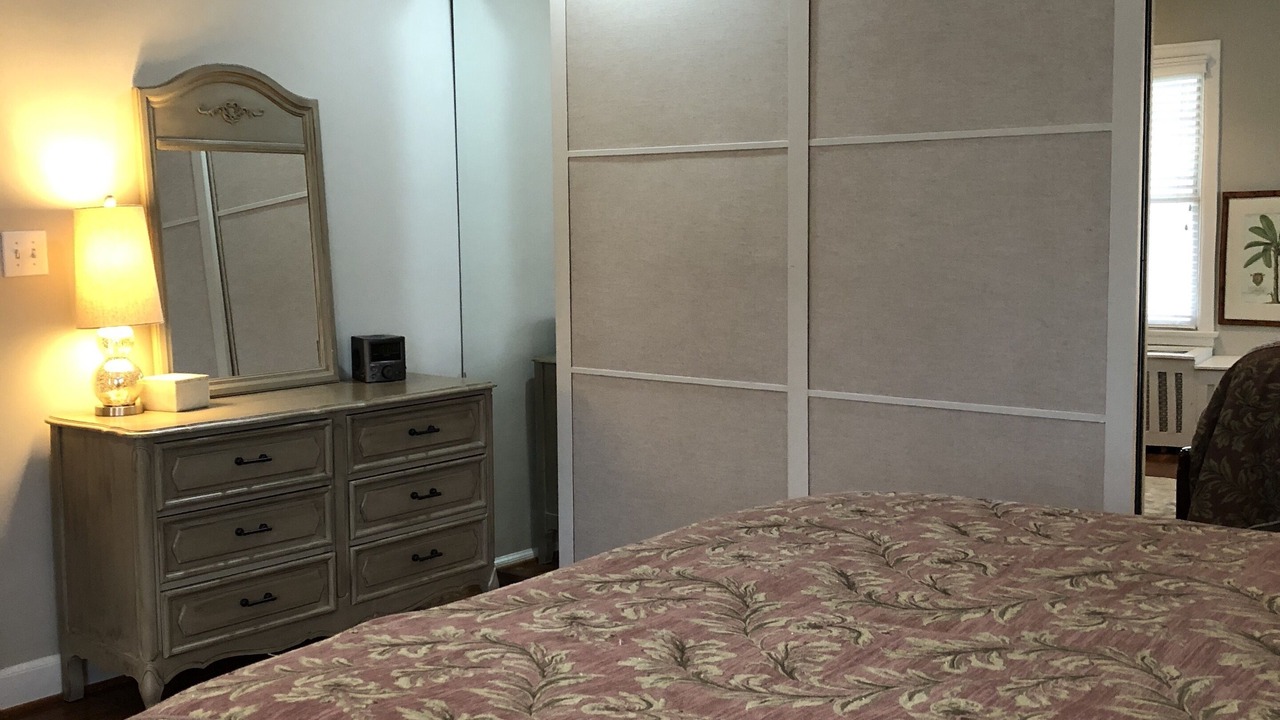 Photo of Bedroom in Strathmoor Manor