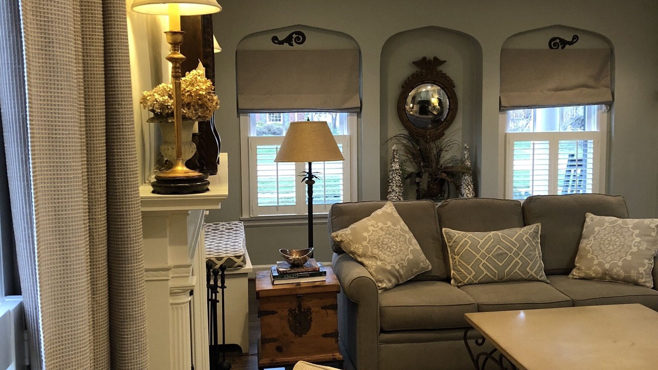 Photo of Livingroom in Strathmoor Manor