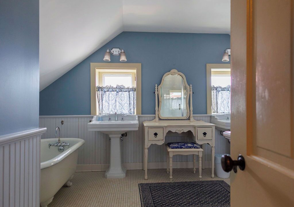 Photo of Bathroom in Washington