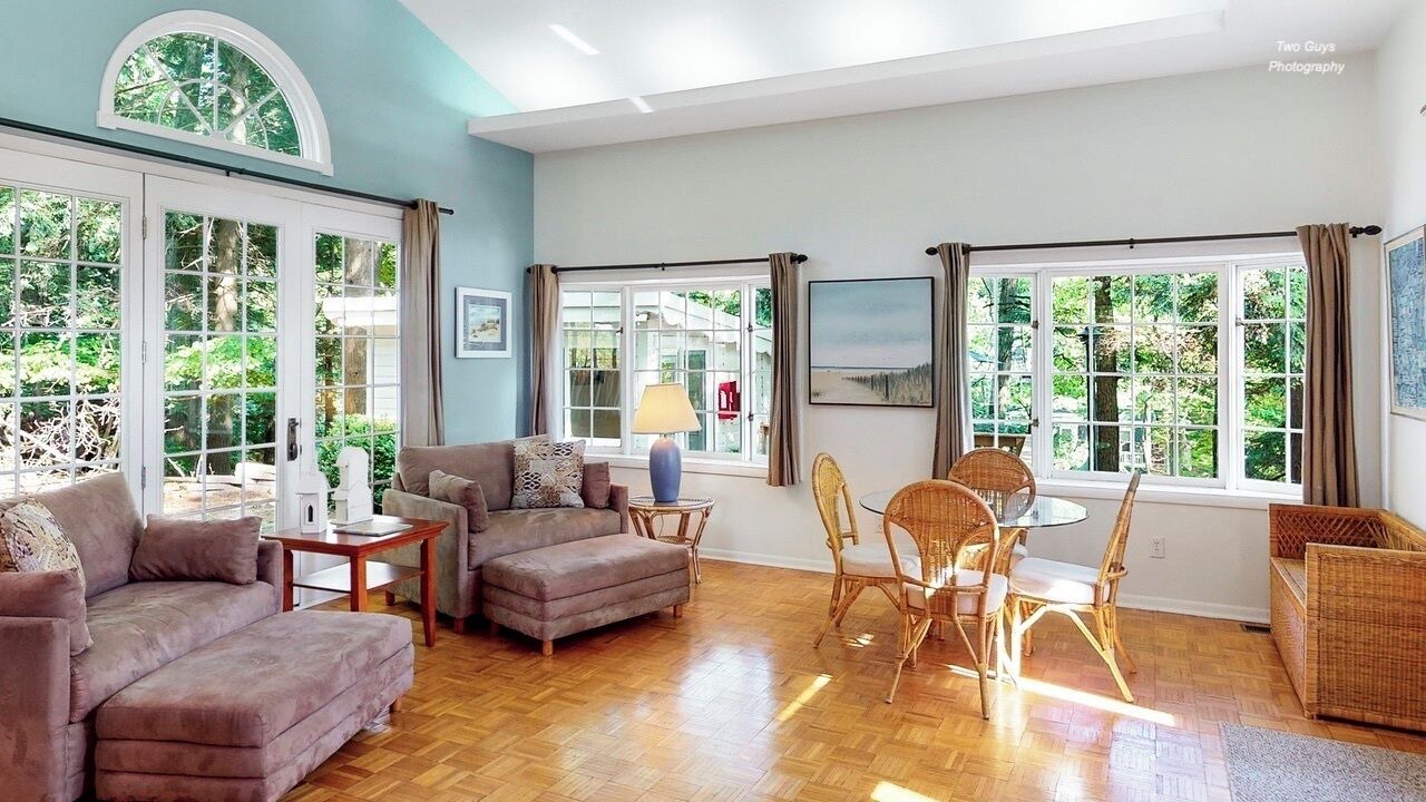 Photo of Livingroom in Saugatuck
