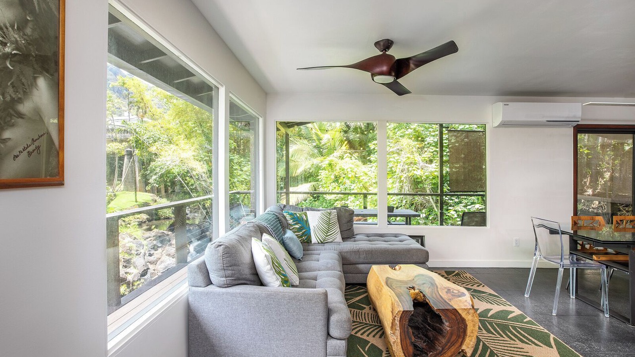 Photo of Livingroom in Nuuanu - Punchbowl