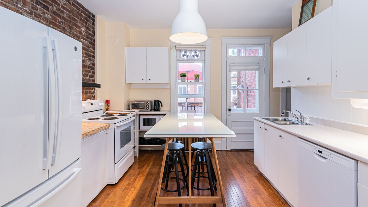 Photo of Patio Balcony in Cote-Des-Neiges—Notre-Dame-De-Grace