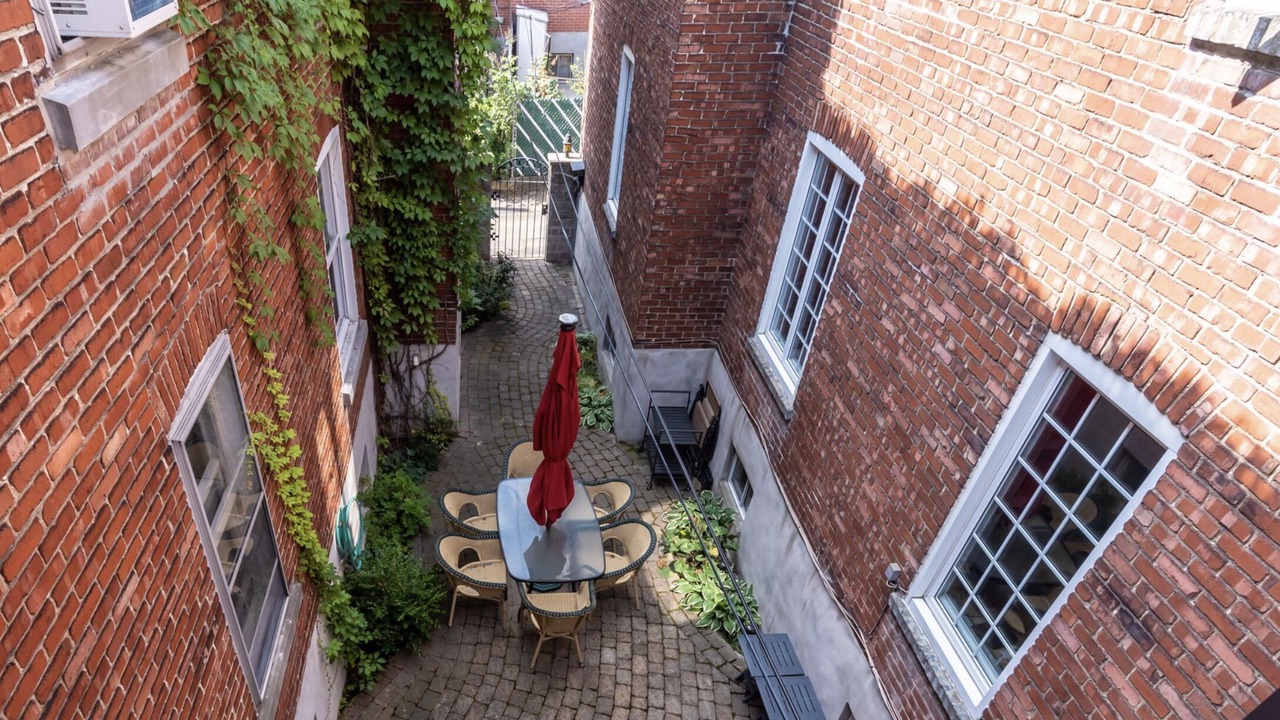 Photo of Outdoor in Cote-Des-Neiges—Notre-Dame-De-Grace