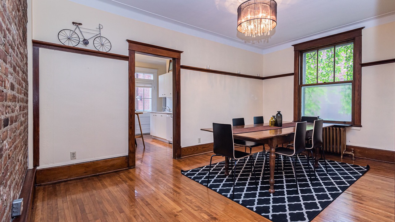 Photo of Livingroom in Cote-Des-Neiges—Notre-Dame-De-Grace