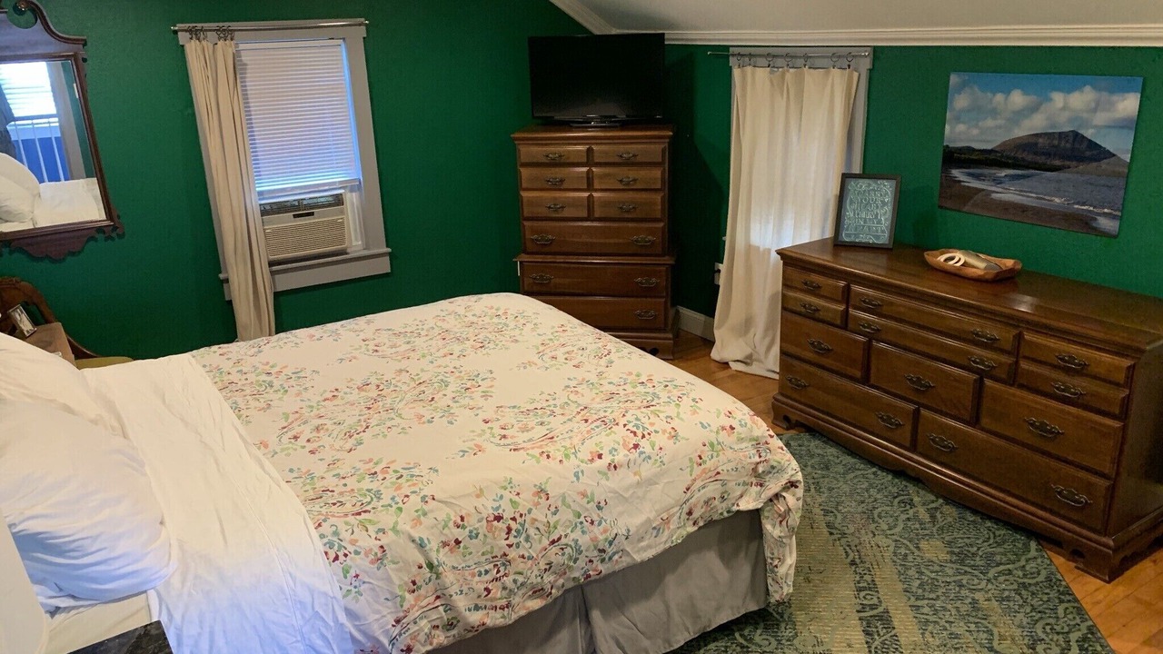 Photo of Bedroom in Oakland