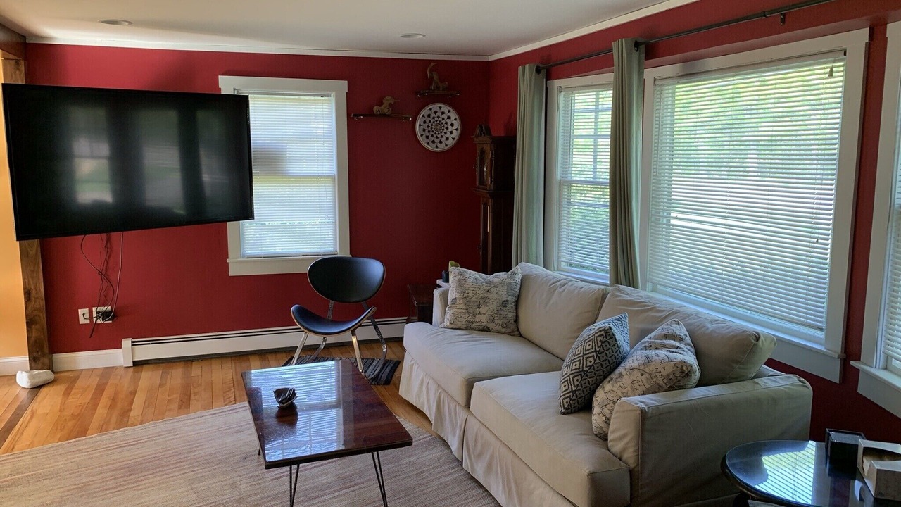 Photo of Livingroom in Oakland