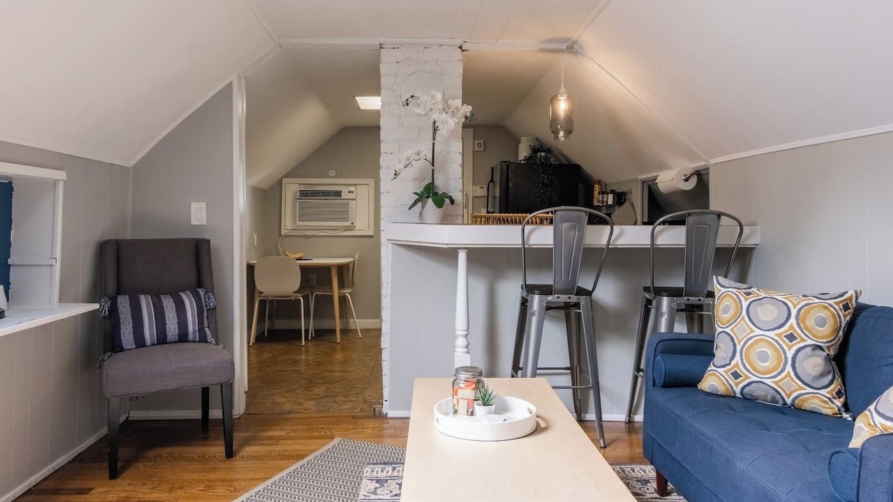 Photo of Livingroom in West Plaza