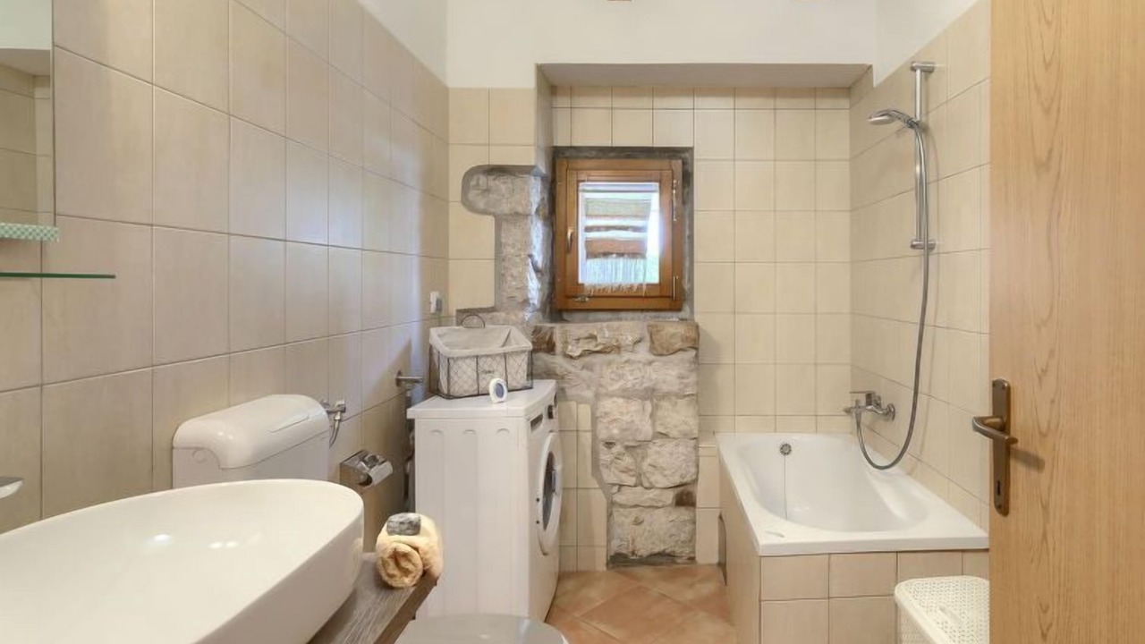 Photo of Bathroom in Pican