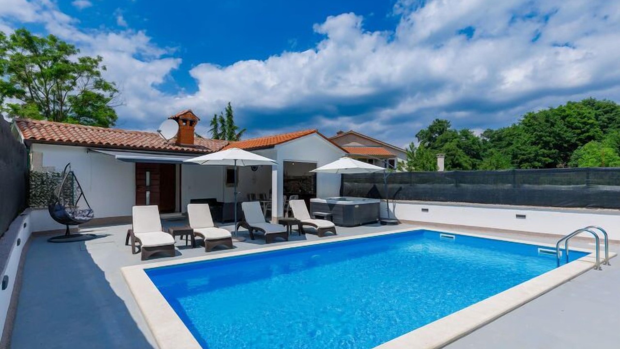 Photo of Outdoor in Pican