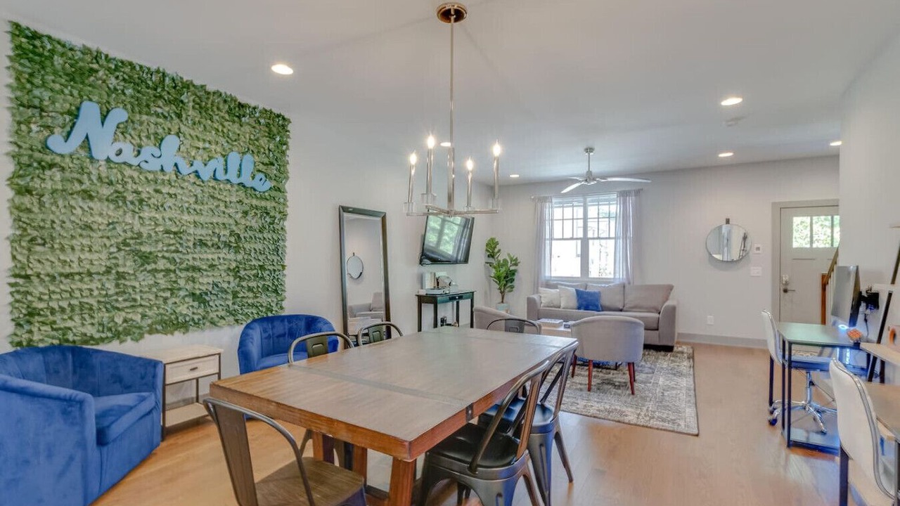 Photo of Livingroom in Historic Waverly