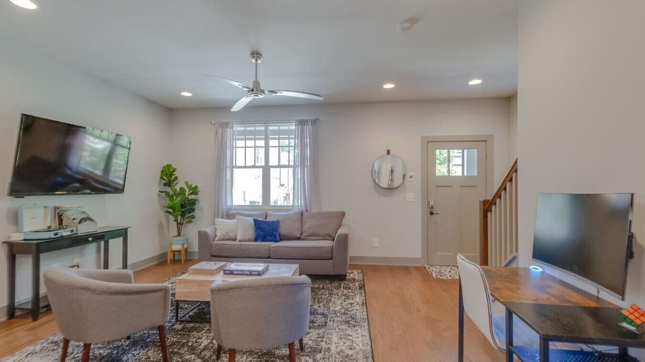 Photo of Livingroom in Historic Waverly