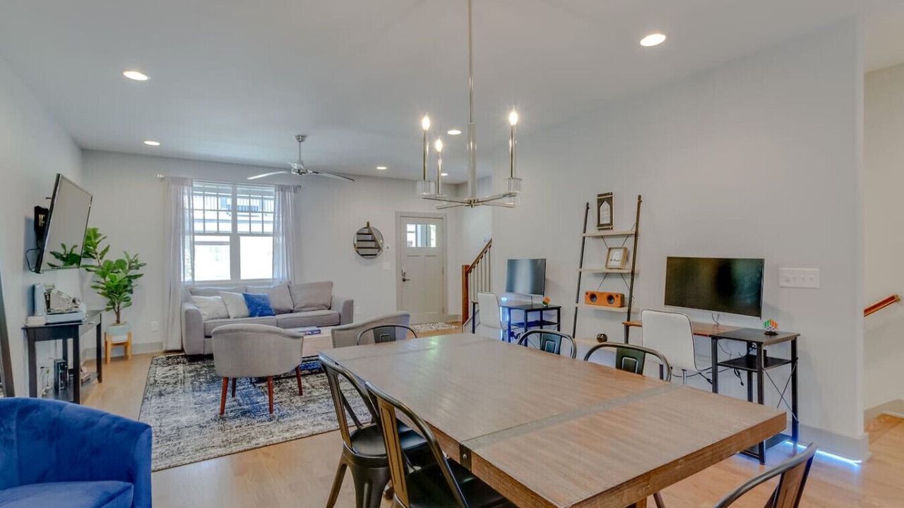 Photo of Livingroom in Historic Waverly