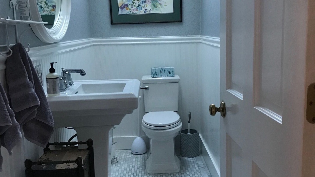 Photo of Bedroom in Amazon