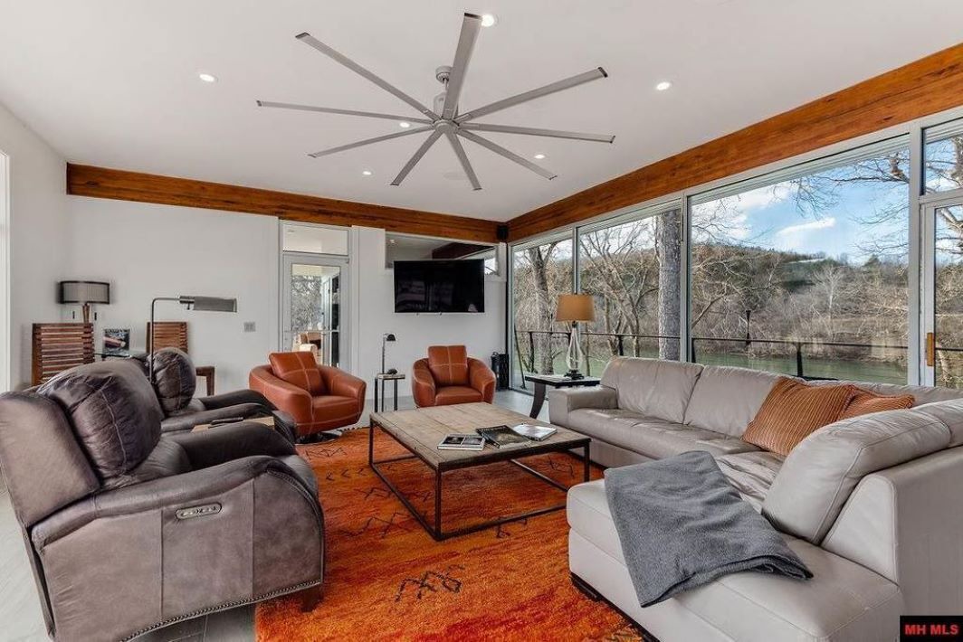 Photo of Livingroom in Lone Rock