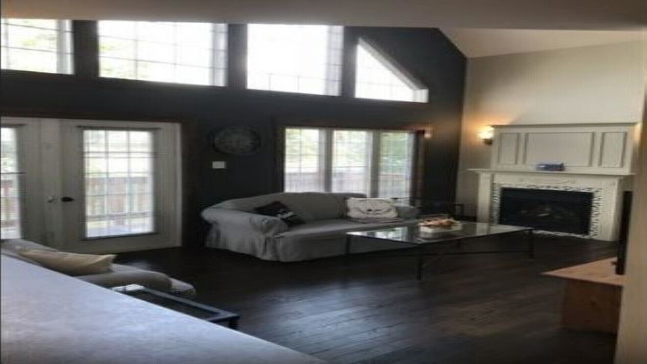Photo of Livingroom in Deer Lake