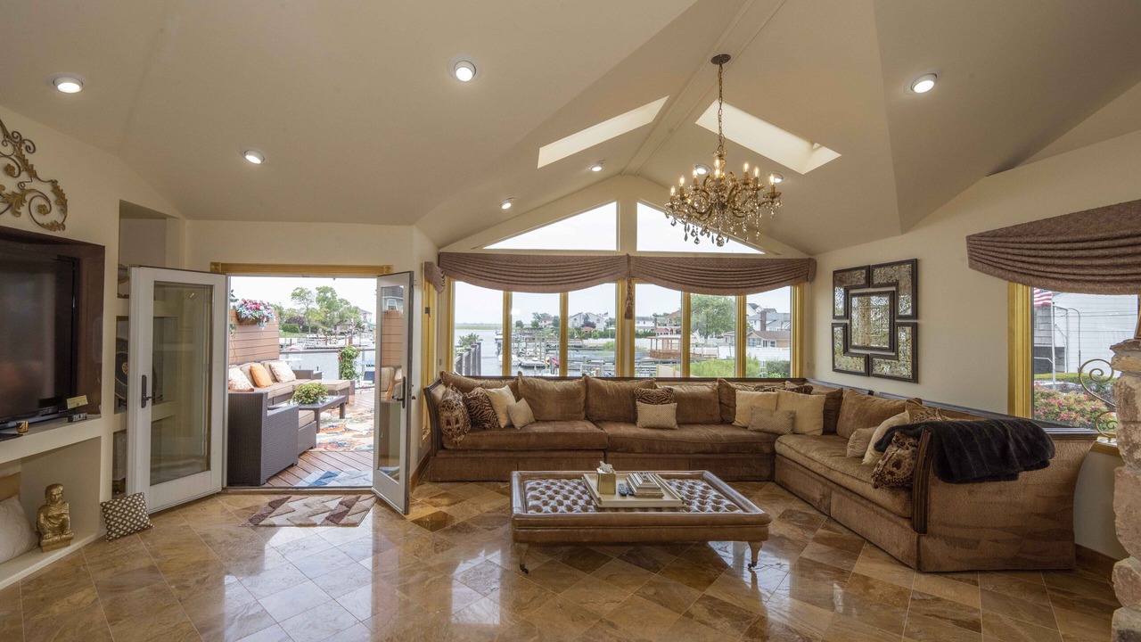 Photo of Livingroom in Island Park