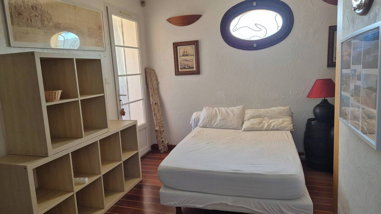 Photo of Bedroom in Chateauneuf-les-Martigues